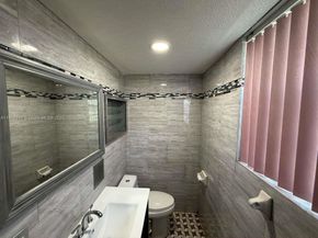 3401 NW 40th St, Lauderdale Lakes FL 33309
