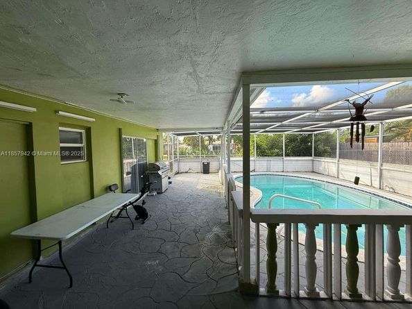 3401 NW 40th St, Lauderdale Lakes FL 33309