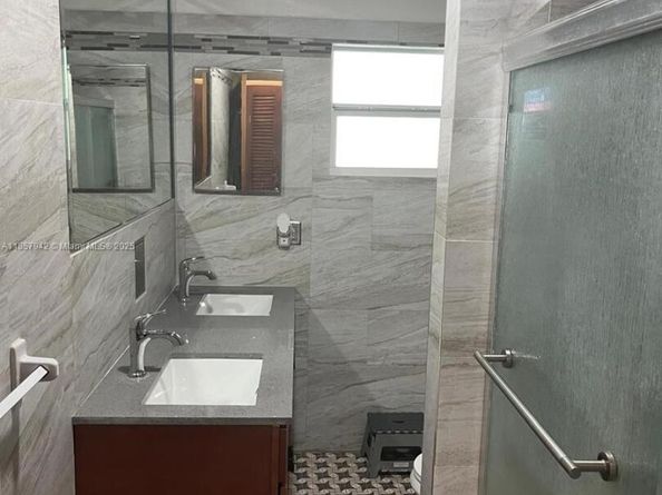 3401 NW 40th St, Lauderdale Lakes FL 33309