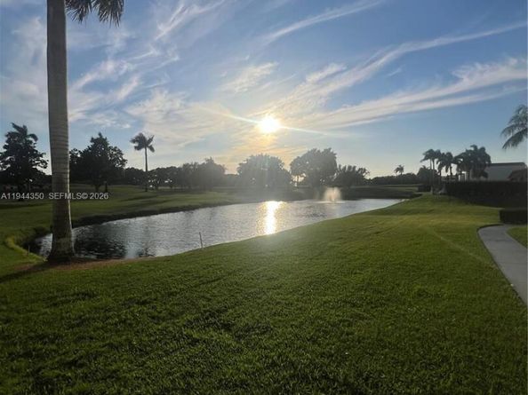 8900 Washington Blvd 402, Pembroke Pines FL 33025