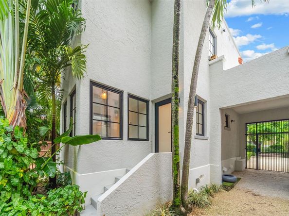 151 NE 43rd St, Miami FL 33137