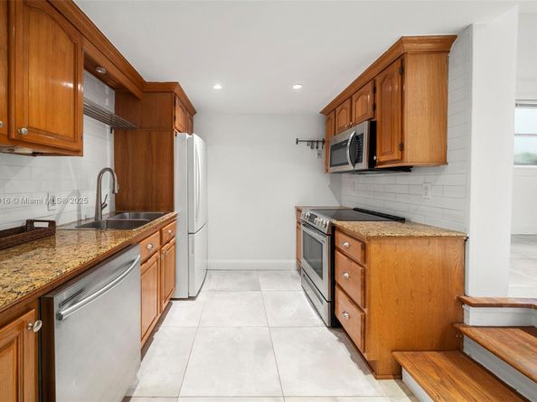 151 NE 43rd St, Miami FL 33137