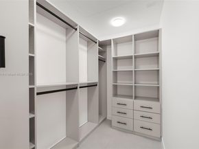 151 NE 43rd St, Miami FL 33137