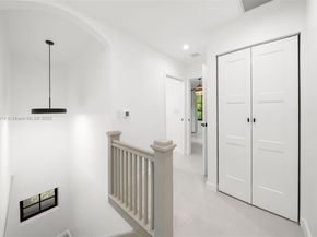 151 NE 43rd St, Miami FL 33137