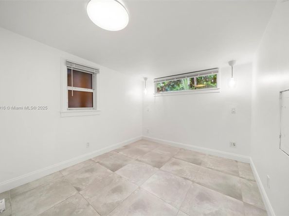 151 NE 43rd St, Miami FL 33137