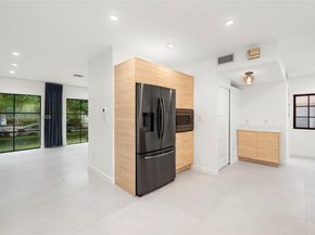 151 NE 43rd St, Miami FL 33137