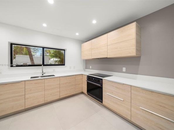 151 NE 43rd St, Miami FL 33137