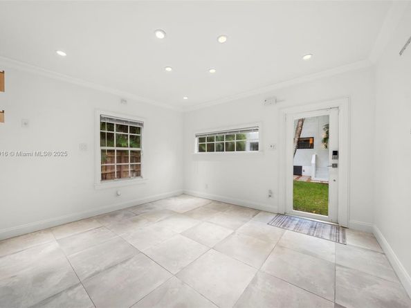 151 NE 43rd St, Miami FL 33137