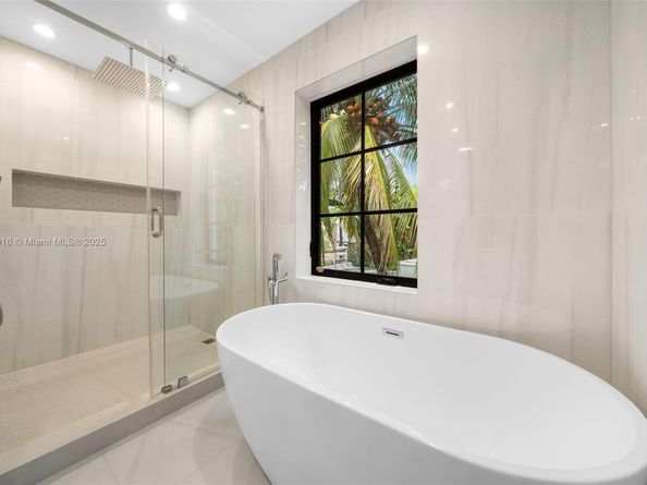 151 NE 43rd St, Miami FL 33137