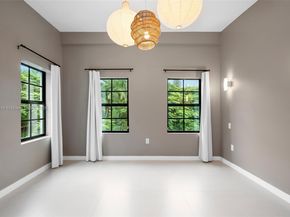 151 NE 43rd St, Miami FL 33137