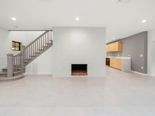 151 NE 43rd St, Miami FL 33137