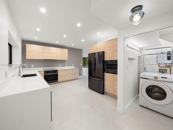 151 NE 43rd St, Miami FL 33137