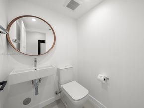 151 NE 43rd St, Miami FL 33137