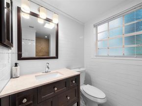 151 NE 43rd St, Miami FL 33137