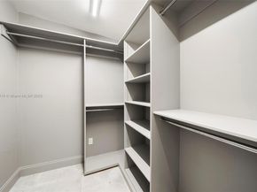 151 NE 43rd St, Miami FL 33137