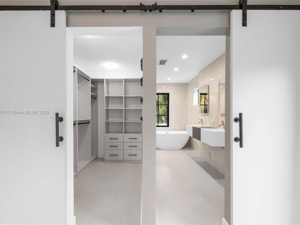 151 NE 43rd St, Miami FL 33137