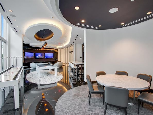 851 NE 1ST Ave 1810, Miami FL 33132