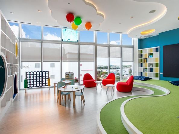 851 NE 1ST Ave 1810, Miami FL 33132