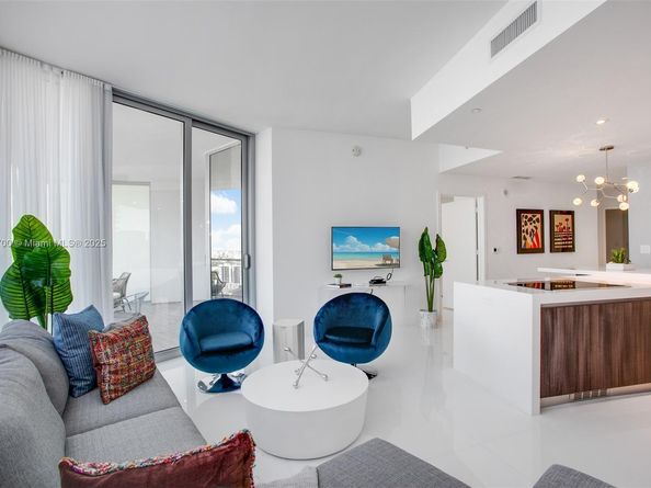 851 NE 1ST Ave 1810, Miami FL 33132