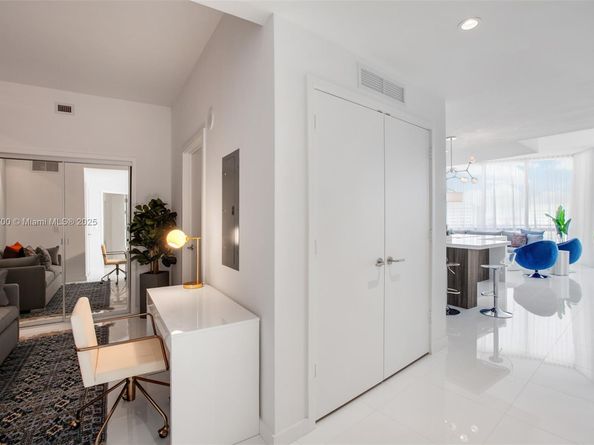 851 NE 1ST Ave 1810, Miami FL 33132