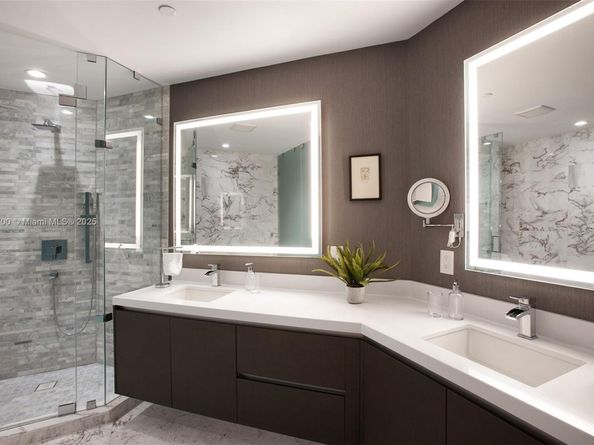 851 NE 1ST Ave 1810, Miami FL 33132