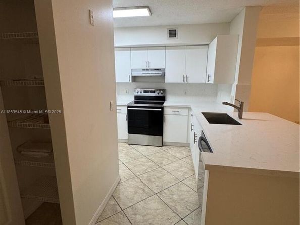 2433 Centergate Dr 204, Miramar FL 33025