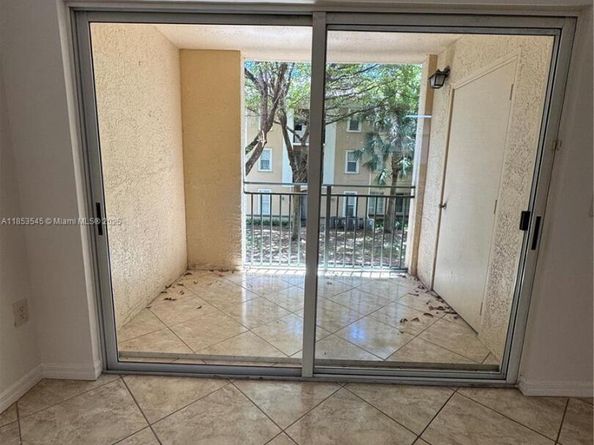 2433 Centergate Dr 204, Miramar FL 33025