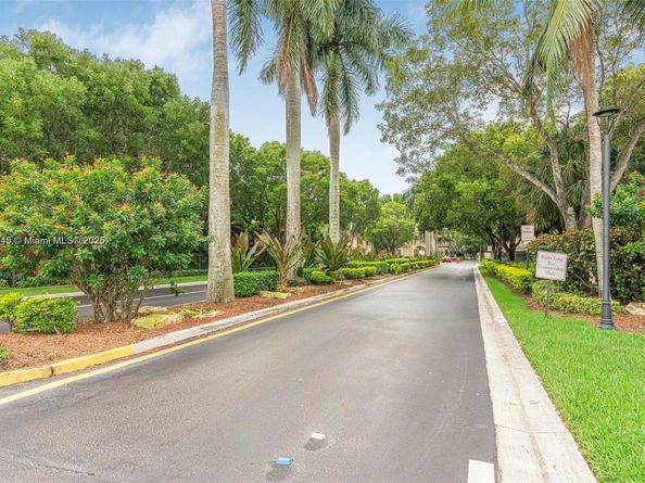 2433 Centergate Dr 204, Miramar FL 33025