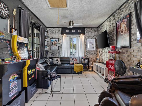 405 SW 73rd Ave, North Lauderdale FL 33068
