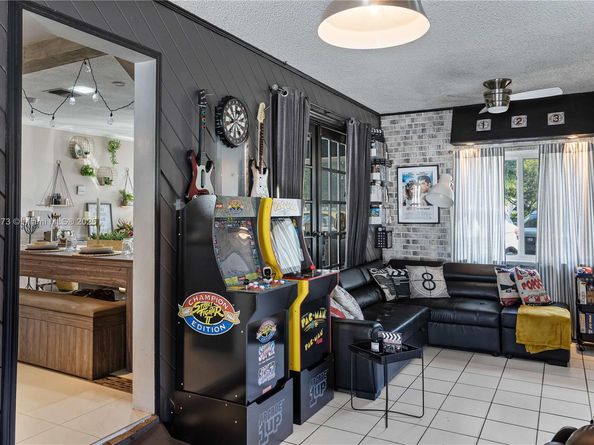 405 SW 73rd Ave, North Lauderdale FL 33068