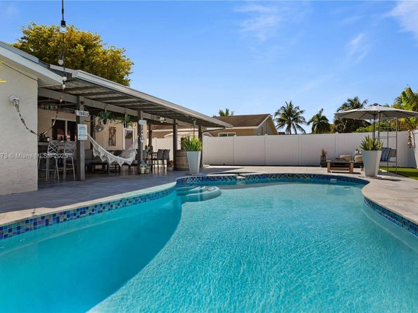 405 SW 73rd Ave, North Lauderdale FL 33068