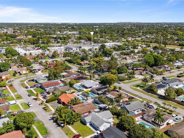 405 SW 73rd Ave, North Lauderdale FL 33068