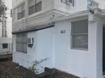 1613-1615 NW 45th St
