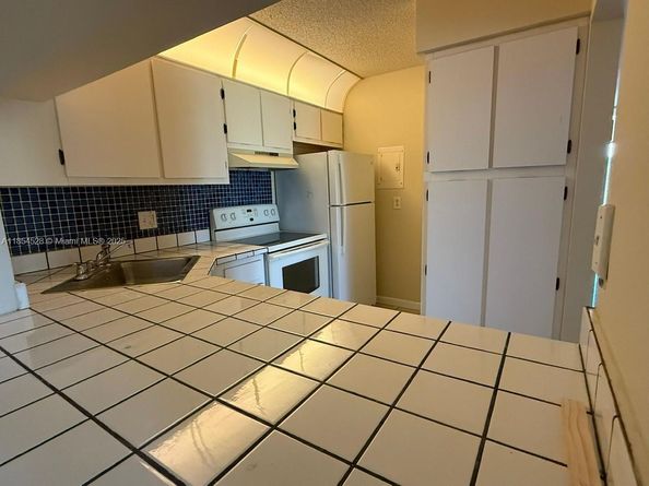 1009 Green Pine Blvd H3, West Palm Beach FL 33409