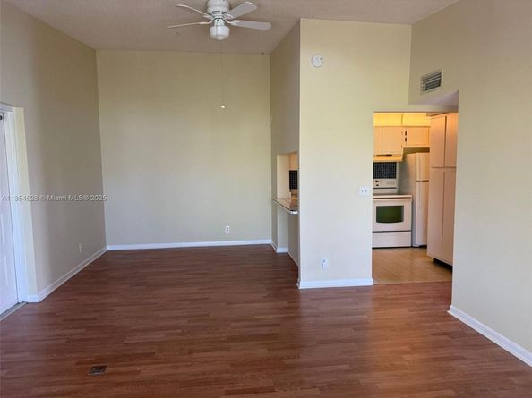 1009 Green Pine Blvd H3, West Palm Beach FL 33409