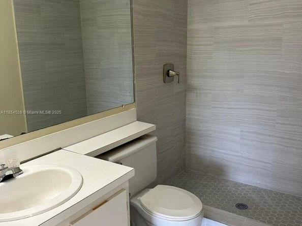 1009 Green Pine Blvd H3, West Palm Beach FL 33409