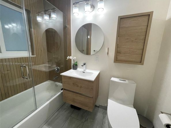 5733 Madison St, Hollywood FL 33023