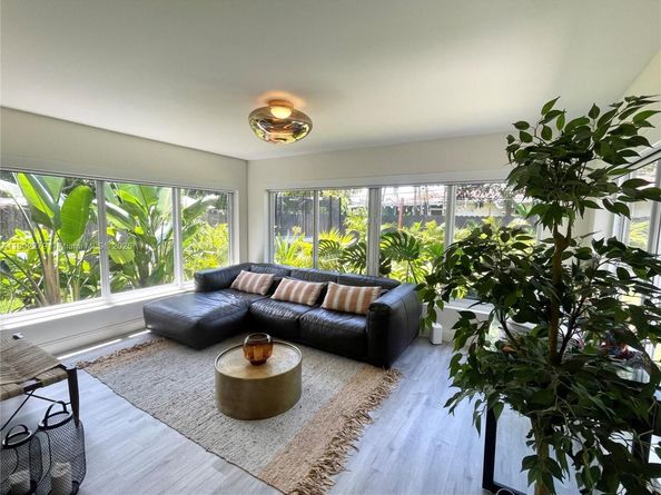 5733 Madison St, Hollywood FL 33023