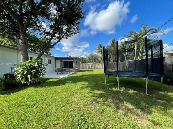 5733 Madison St, Hollywood FL 33023