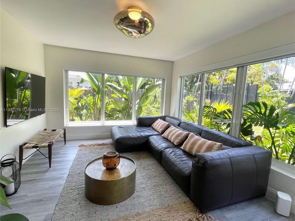 5733 Madison St, Hollywood FL 33023