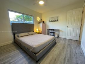 5733 Madison St, Hollywood FL 33023