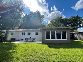 5733 Madison St, Hollywood FL 33023