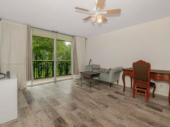 3401 N Country Club Dr