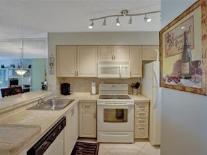 2228 N Cypress Bend Dr 103, Pompano Beach FL 33069