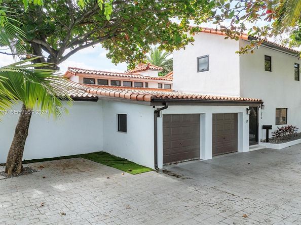 210 NE 107 st, Miami Shores FL 33161