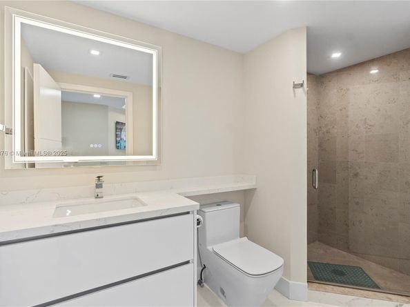 4779 Collins Ave 1205, Miami Beach FL 33140