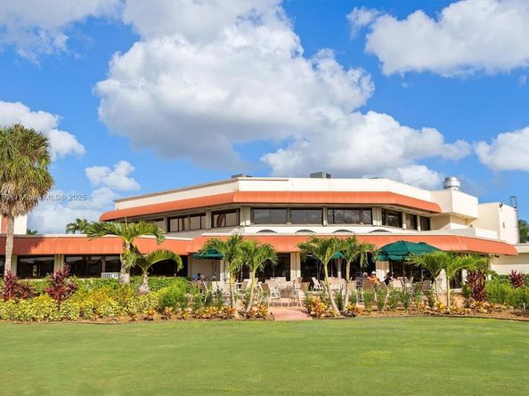 411 S Hollybrook Dr 204, Pembroke Pines FL 33025