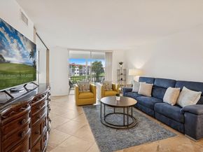 411 S Hollybrook Dr 204, Pembroke Pines FL 33025