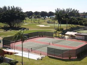 411 S Hollybrook Dr 204, Pembroke Pines FL 33025