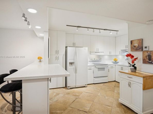 411 S Hollybrook Dr 204, Pembroke Pines FL 33025